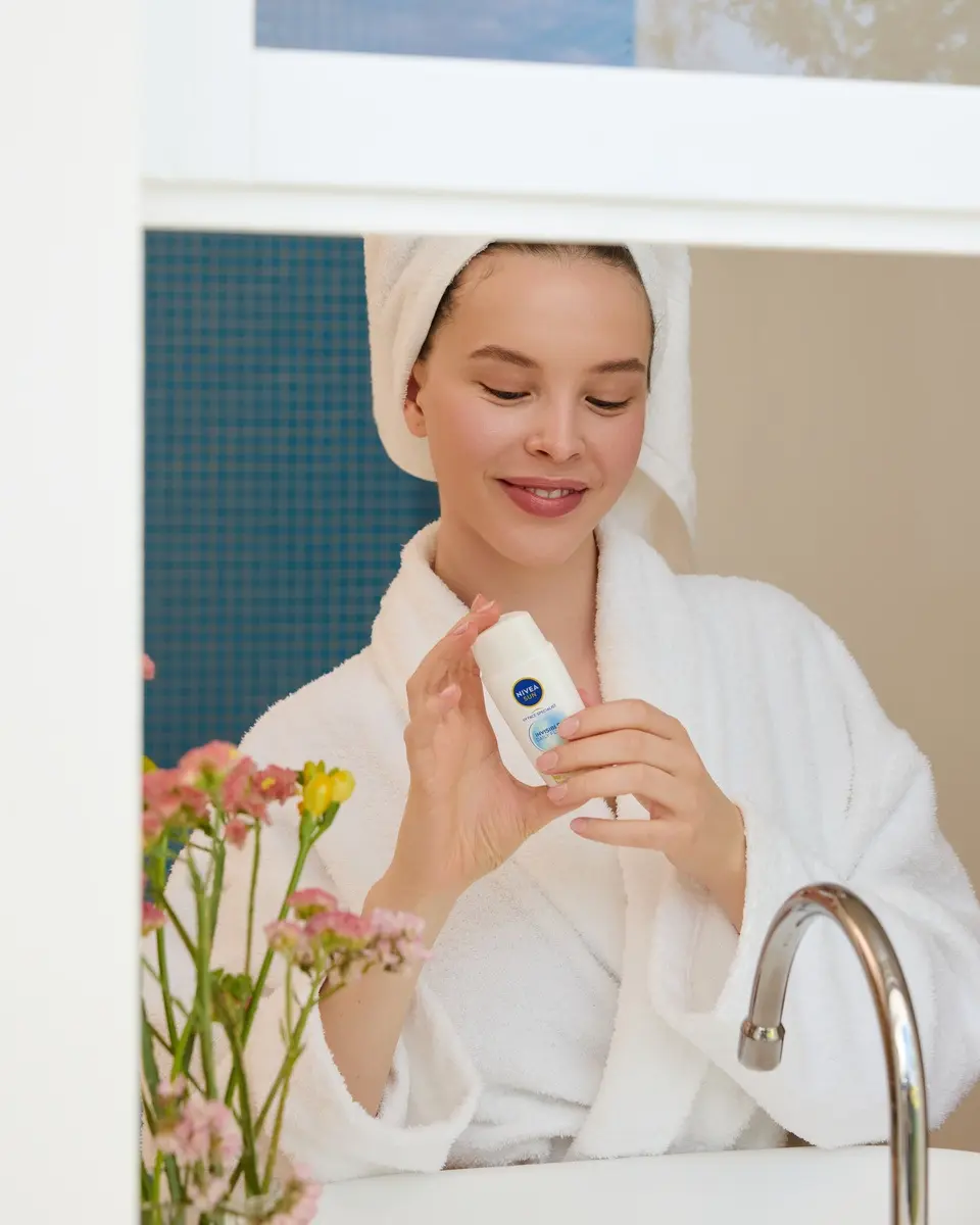 woman holding sunscreen