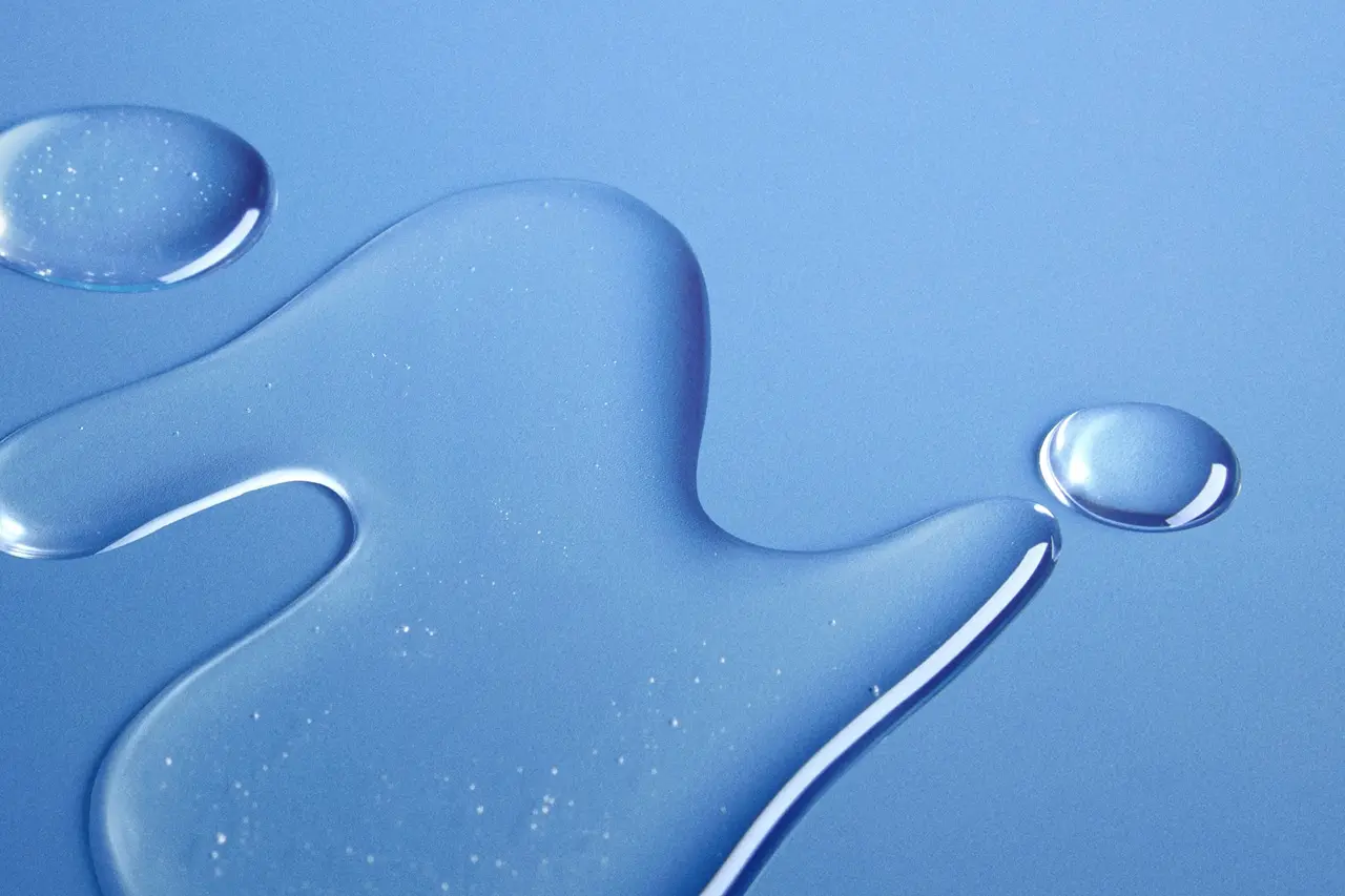 Clear glycerin droplets illustrating glycerin’s role as the skin’s natural moisturizer that hydrates without clogging pores.