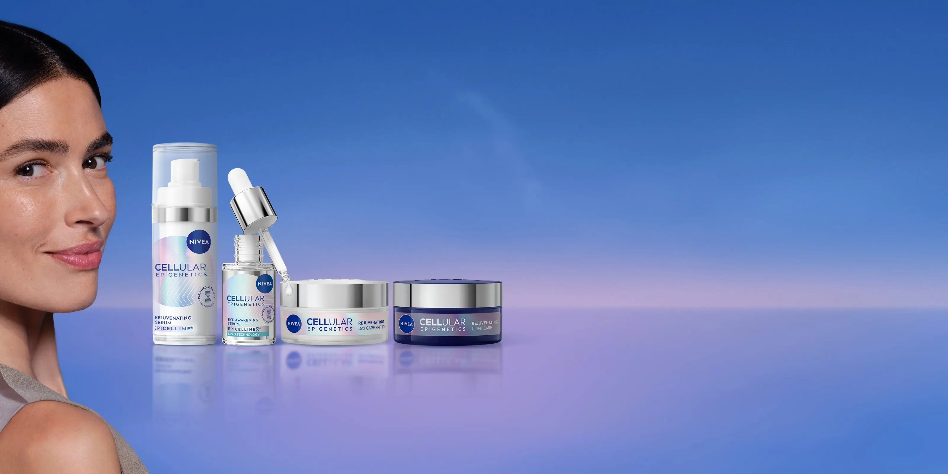 Žena se smeši i gleda u stranu pored NIVEA CELLULAR Epigenetics linije proizvoda.