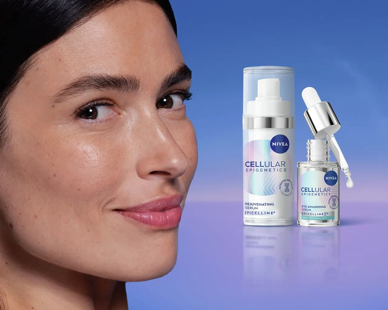Žena se smiješi i gleda u stranu, pored linije proizvoda NIVEA CELLULAR Epigenetics.