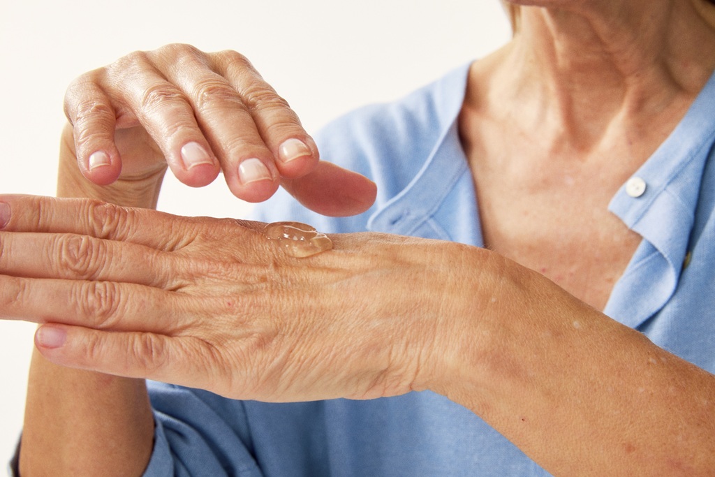 NIVEA Derma Skin Clear Night Exfoliator