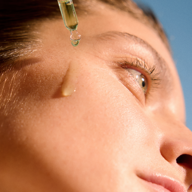 woman applying NIVEA Rebalance & Clear serum on face to fight blemishes