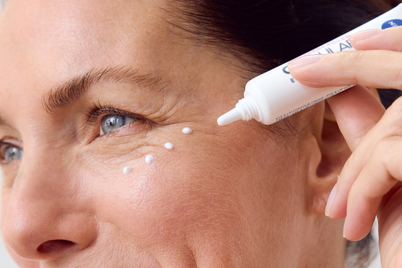 Woman using NIVEA Q10 Anti-Wrinkle POWER EXTRA FIRMING EYE CREAM