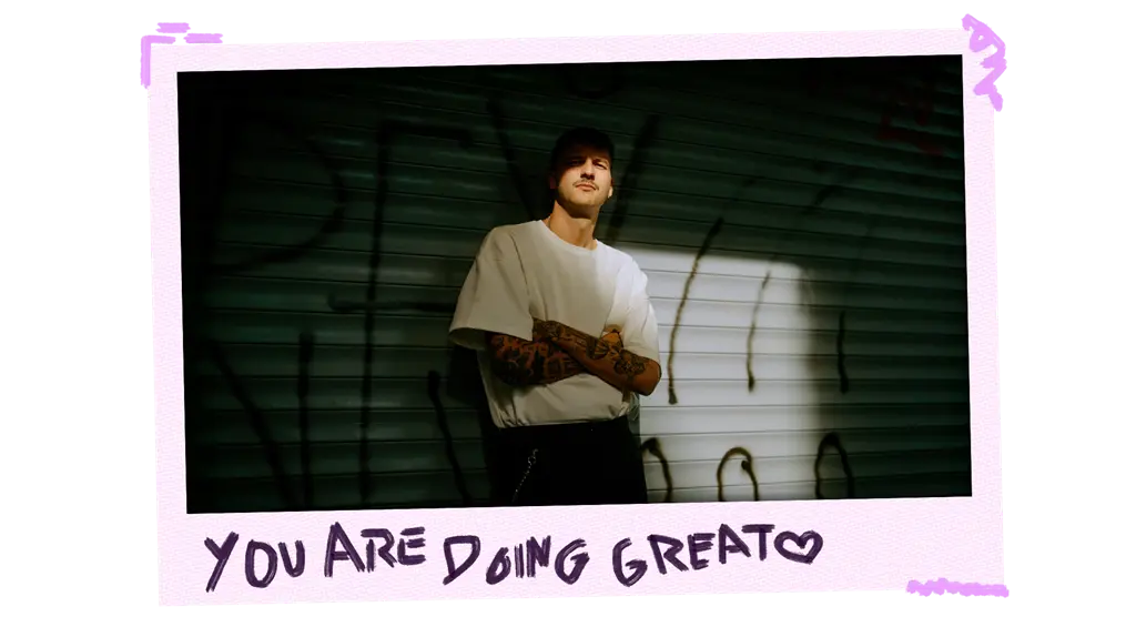 Collage mit einem Mann in einem Tunnel und einer handschriftlichen Notiz 'You are doing great'