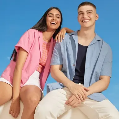 deux adolescents souriant