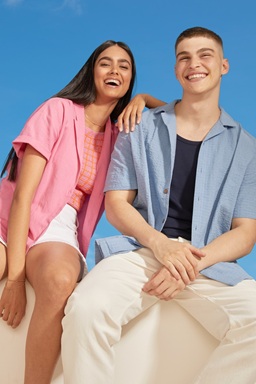 deux adolescents souriant