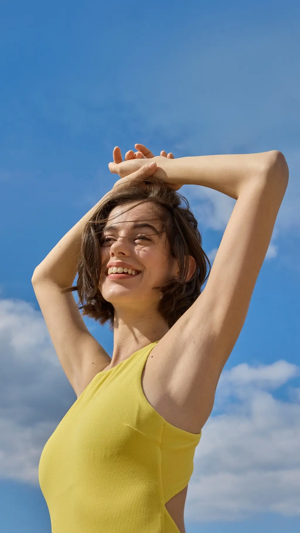 young woman using Nivea Prime 2in1 UV