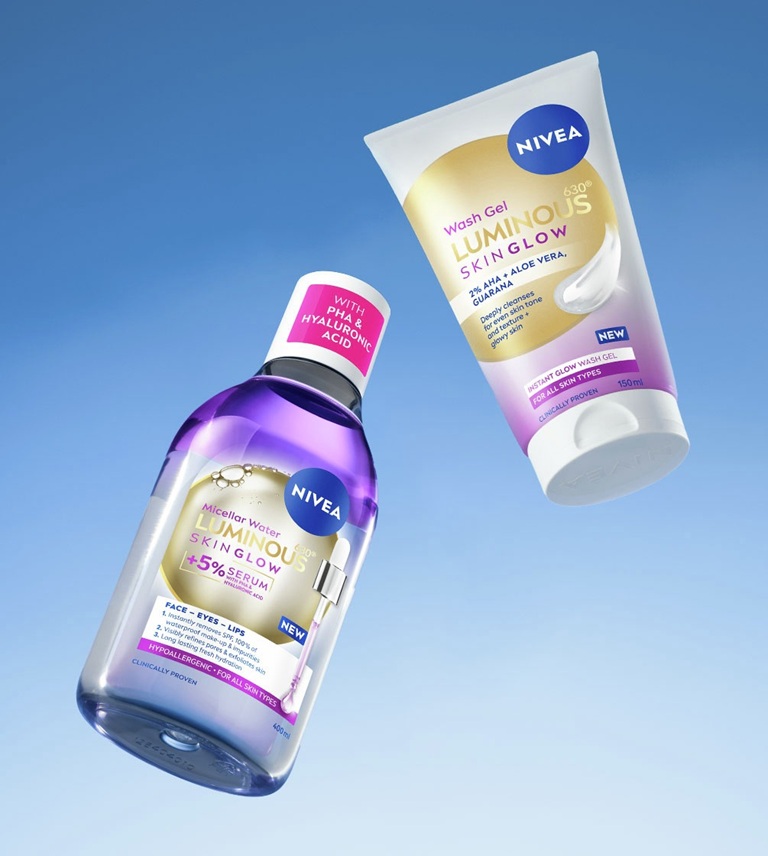 NIVEA LUMINOUS630® SKIN GLOW cleansing products, Micellar Water and Wash Gel, against sky background.