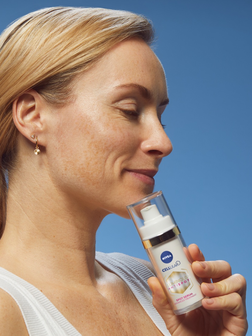 young woman holding Luminous cream